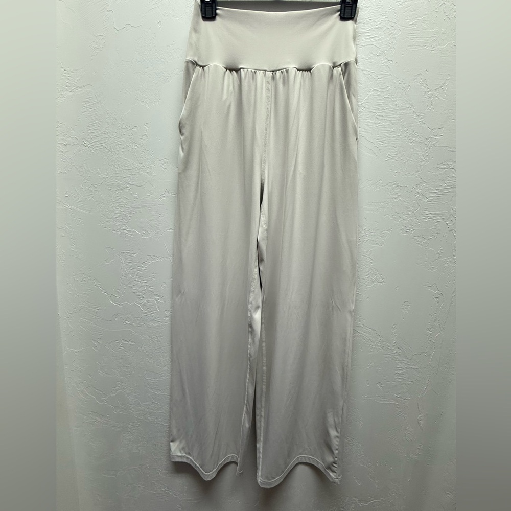 HALARA High Waisted Side Pocket Wide Leg Pant - size M